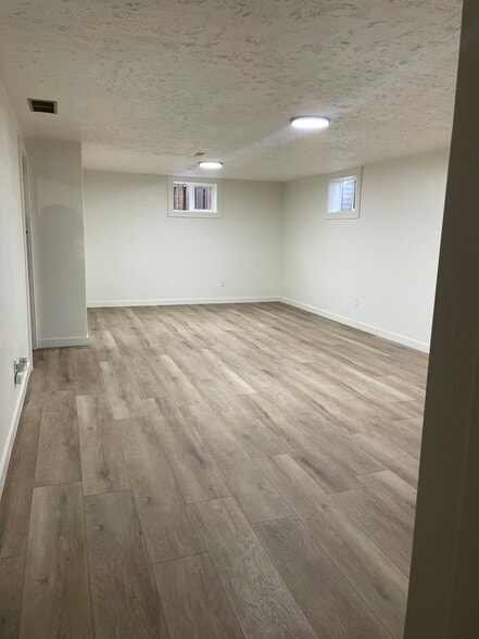 Building Photo - 345 Center St W