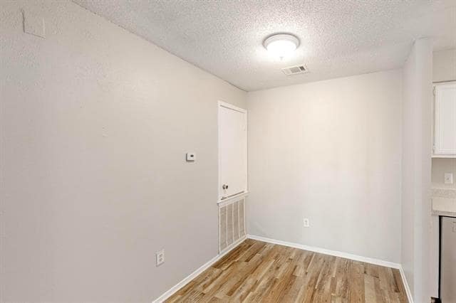 Building Photo - 9696 Walnut St