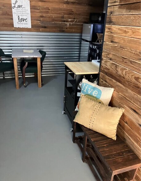 Building Photo - 602 3rd St