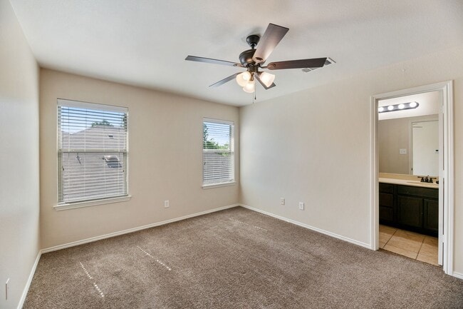 Building Photo - AVAILABLE NOW! Beautiful 3 Bedroom Duplex located in Lavon,Texas!