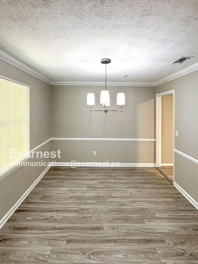 Building Photo - 549 Greenview Ave SE