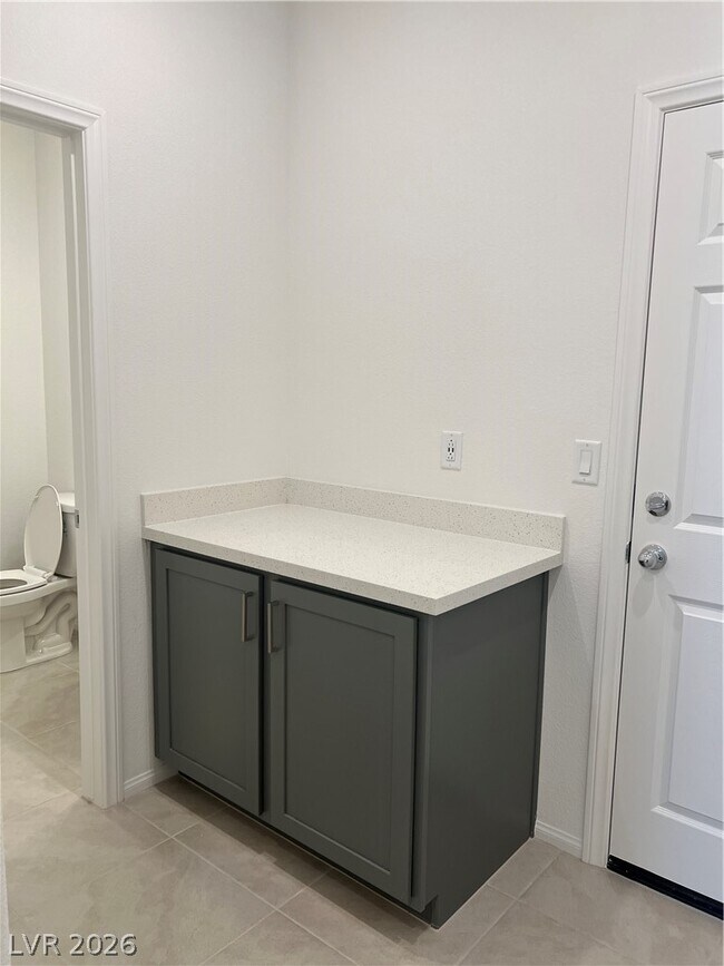 Building Photo - 1972 Majalis Pl