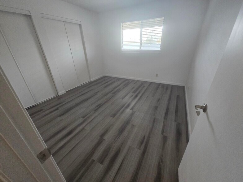 Building Photo - 3033 Estepa Dr