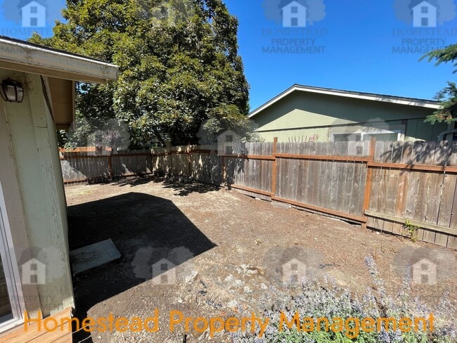 Building Photo - SPEND EVENINGS IN YOUR BEAUTIFUL PRIVATE BACK YARD!