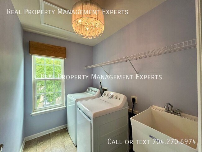 Building Photo - 6564 Hasley Woods Dr