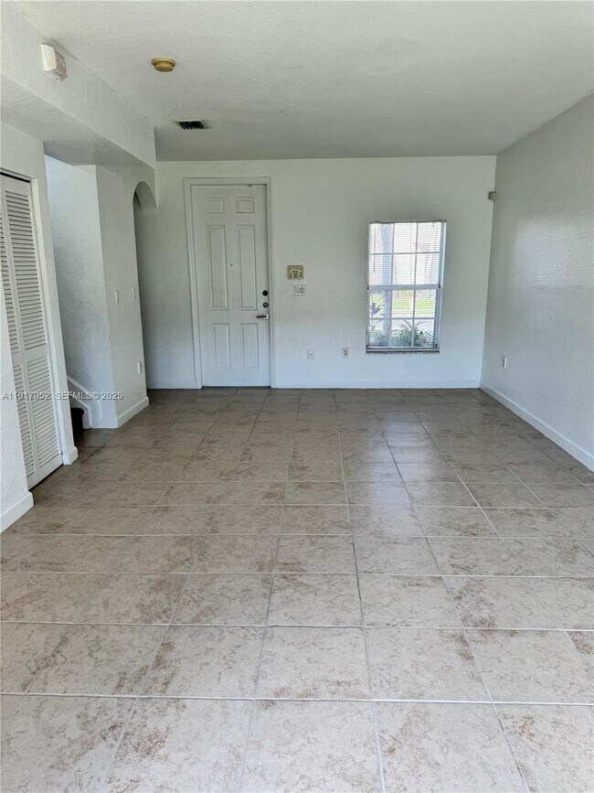 Building Photo - 4100 NE 24th Dr