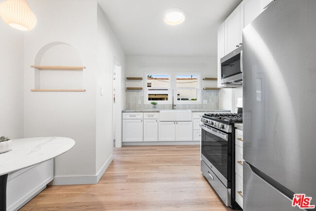 Building Photo - 614 Romulo St