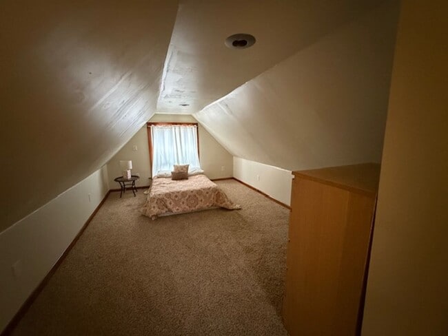 Building Photo - Spacious Three Bedroom, Two Full Bathroom Home with Chef’s Kitchen – Furnished Option Available!