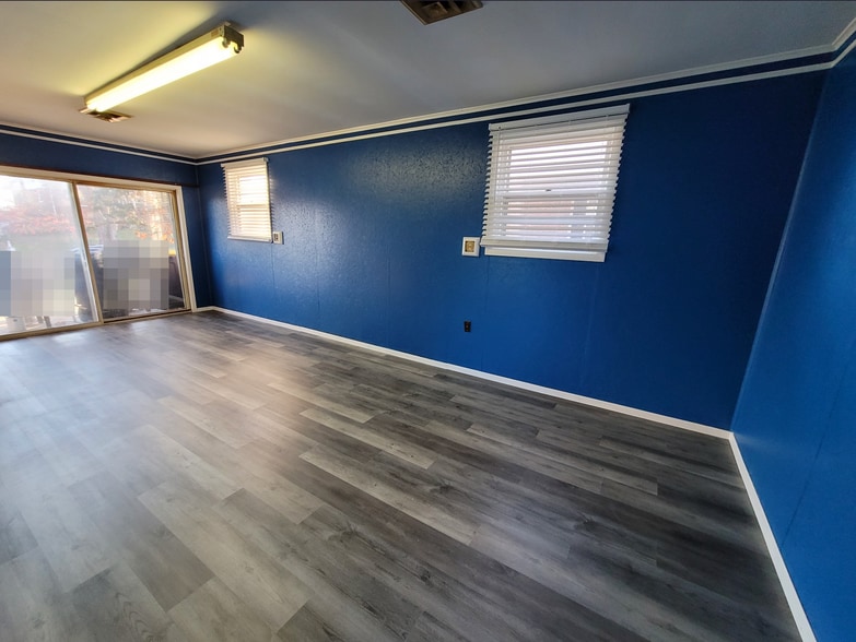 enclosed garage bonus room - 6916 Crafton Ln
