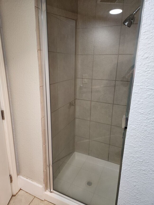 Building Photo - Y Street