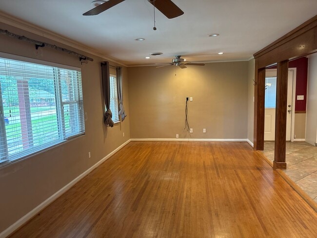 Building Photo - 718 Joryne Dr