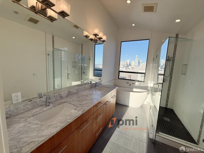 Building Photo - 209 9th St