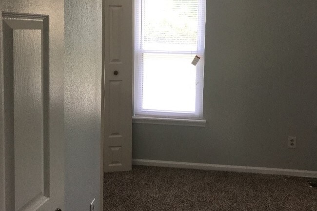 bedroom 2 - 2613 Wynterhall Rd SE