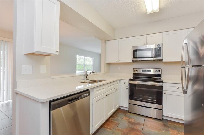 Building Photo - 2801 Fern Ln