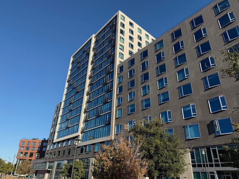 Primary Photo - 1000 3rd St