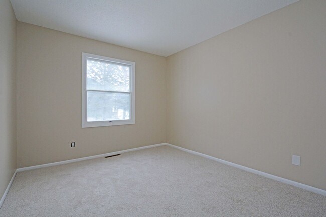 Building Photo - Beautifully Updated 3-Bed 2-Bath Townhouse in Savage - Available Now!