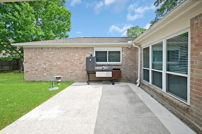 Building Photo - 4738 Whispering Falls Dr