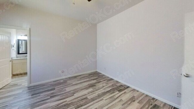 Building Photo - Great 3 bed 2 Bath on the West side.
