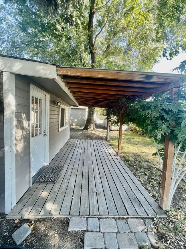 Building Photo - 3 bedroom 2 bathroom house