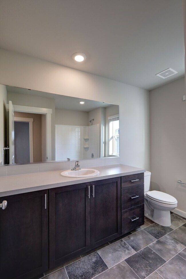 Building Photo - Beautiful 4bd, 3.25ba Home Available in Great Community!