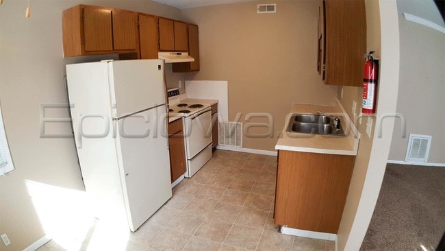 Building Photo - 1209 O Ave Pl NE