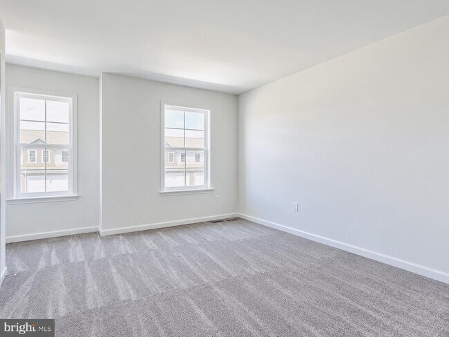 Building Photo - 7847 Oakbrook Dr
