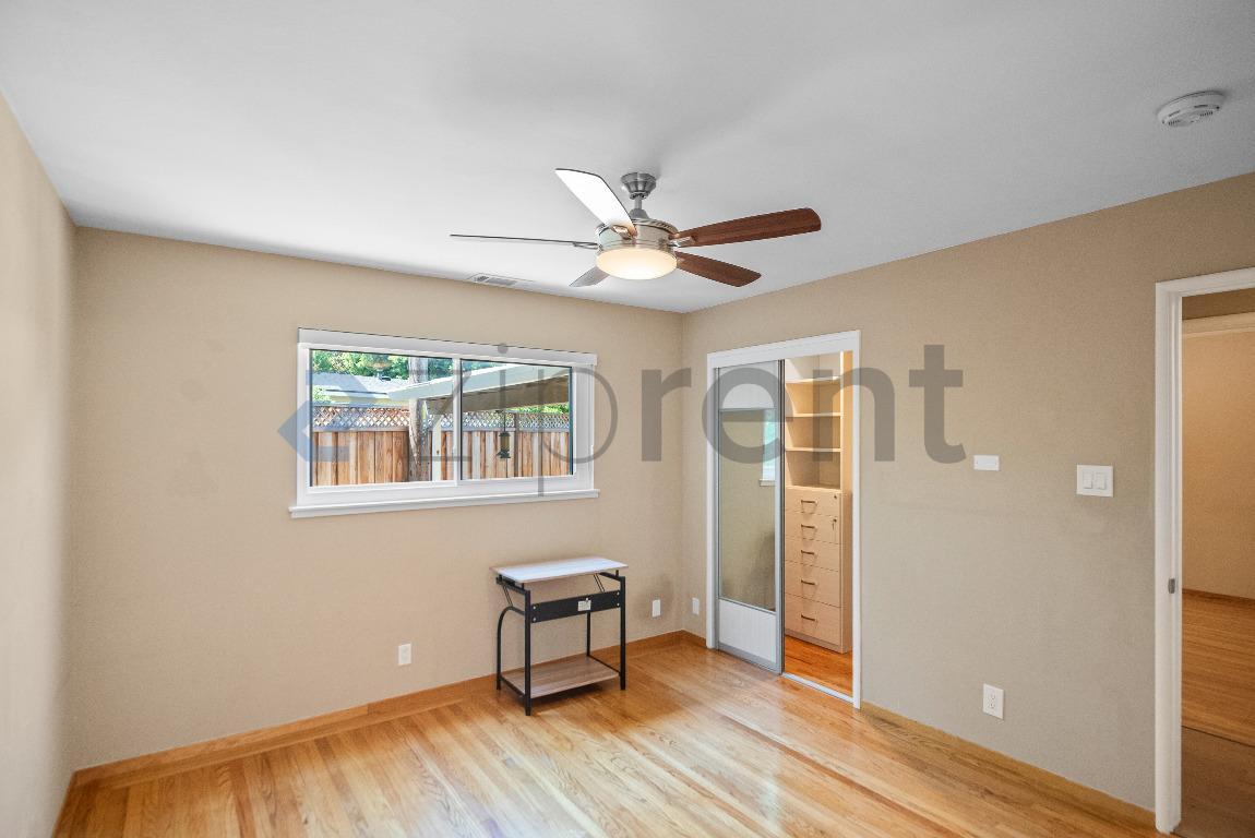 Building Photo - Unit