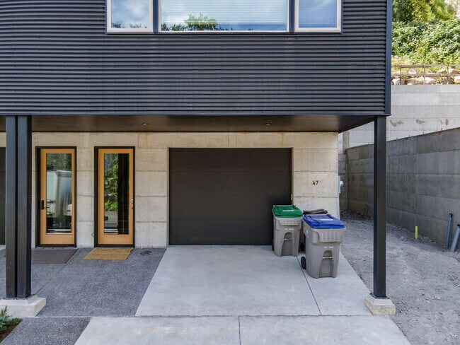 Building Photo - 47 Sherman Ave