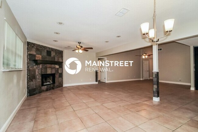Building Photo - 3 Bedroom Pet-Friendly Home in LONGWOOD, F...
