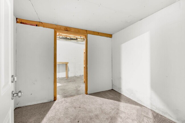 Building Photo - Move-in Special!! 3 Bedroom and 2 Bathroom with Finished Basement near Fort Campbell