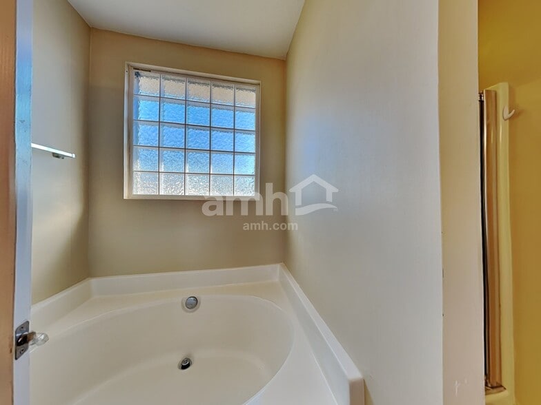 Building Photo - 8317 Rolling Meadows Ln