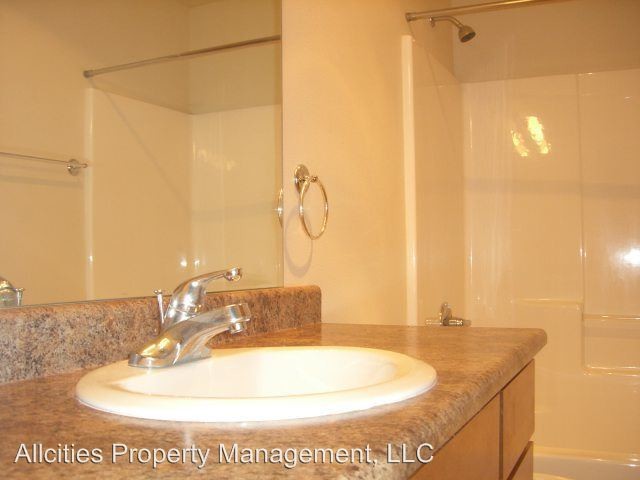 Building Photo - 615-615 Valley Heart Ln