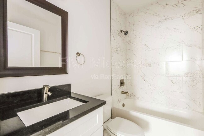 Building Photo - 2950 Winthrop Ave