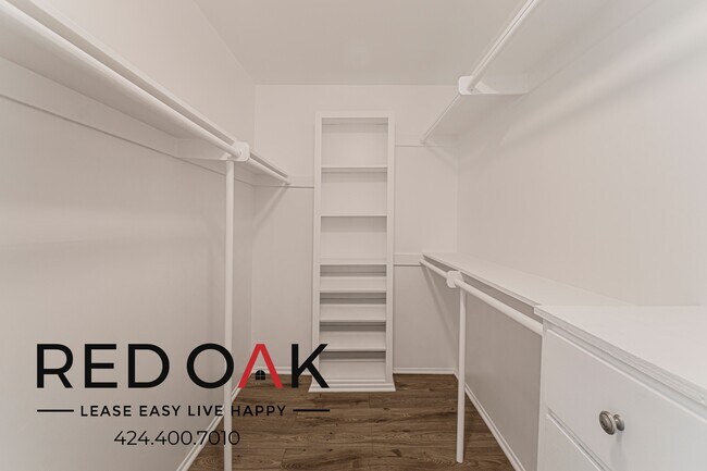 Building Photo - 4433 Colbath Ave