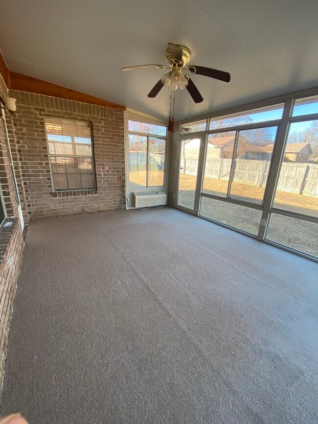 Building Photo - 5059 Silver Oak Dr