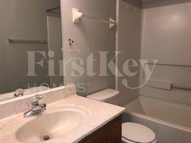 Building Photo - 5923 Willow Springs Dr