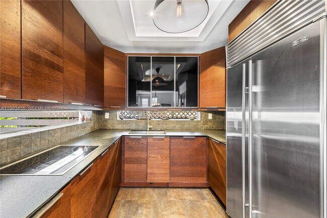 Building Photo - 738 NE 72nd Terrace