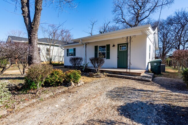 Building Photo - 3312 Tarlton Ave