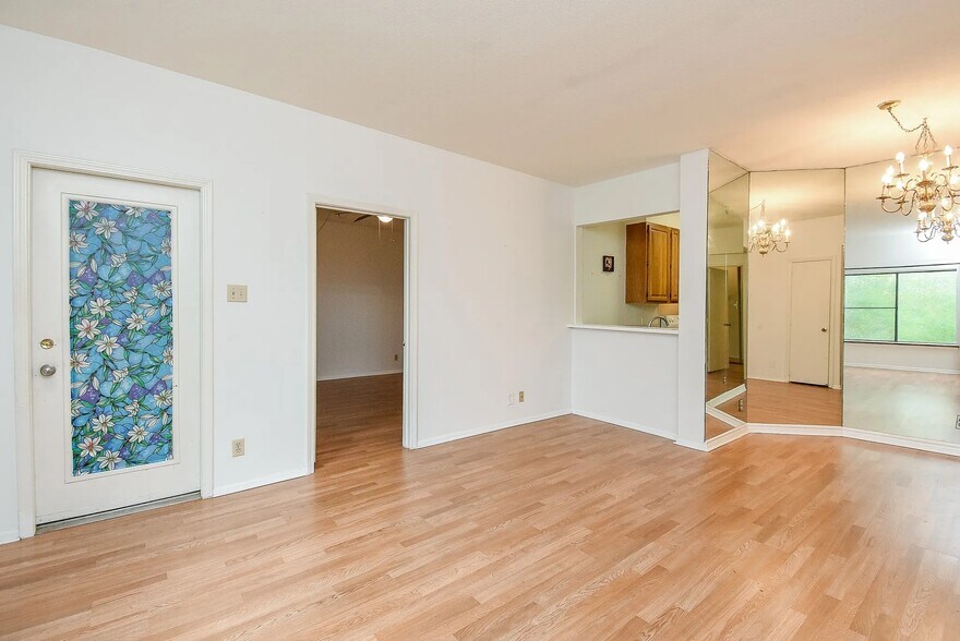Building Photo - 2211 S Braeswood Blvd