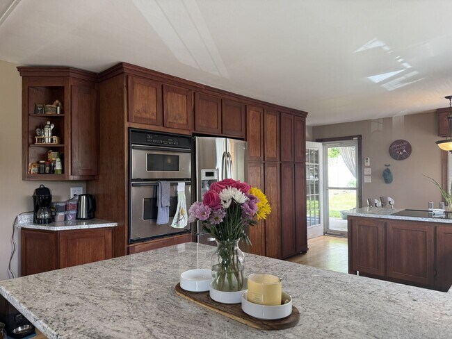 Building Photo - Adorable 2-Bedroom Cottage in Marion!
