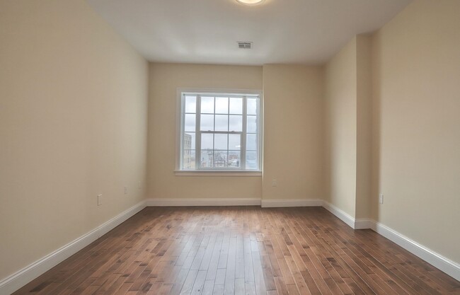 Building Photo - 4401 BERGENLINE Ave