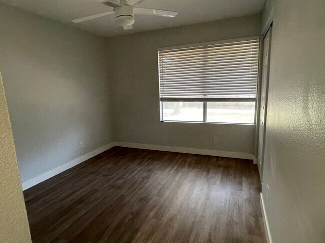 Building Photo - 1111 N 84th Pl