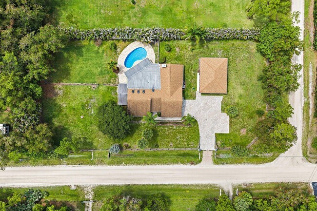Building Photo - 12090 164th Ct N
