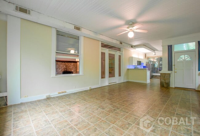 Building Photo - 867 Rosedale Rd NE