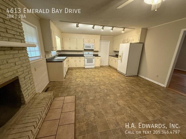 Building Photo - 4613 Emerald Bay Dr