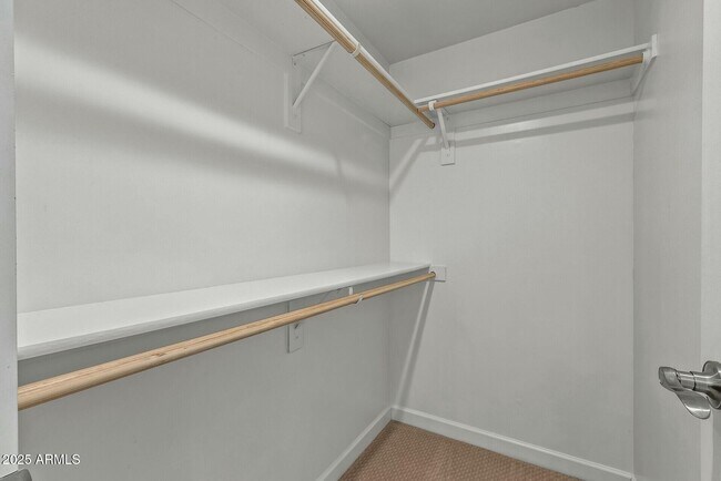 Building Photo - 5247 N 8th Pl