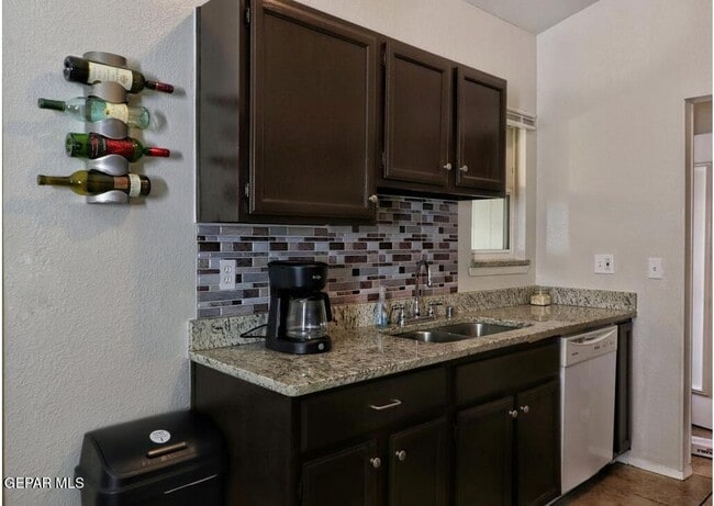 Building Photo - 713 Nita Fay Dr