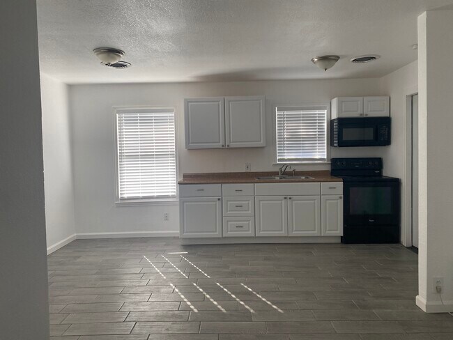 Building Photo - 1217 Lum St