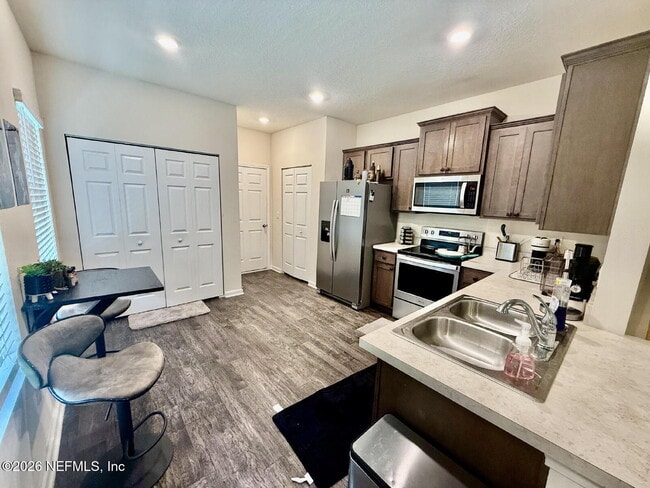 Building Photo - 887 Capitol Pkwy