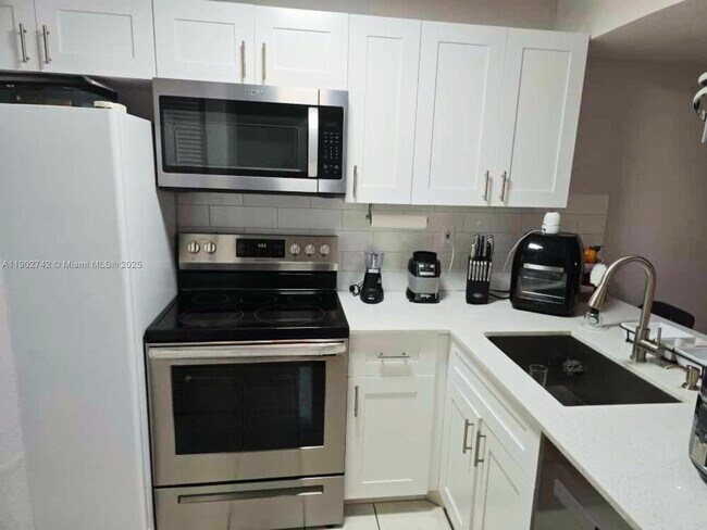 Building Photo - 8006 SW 149th Ave